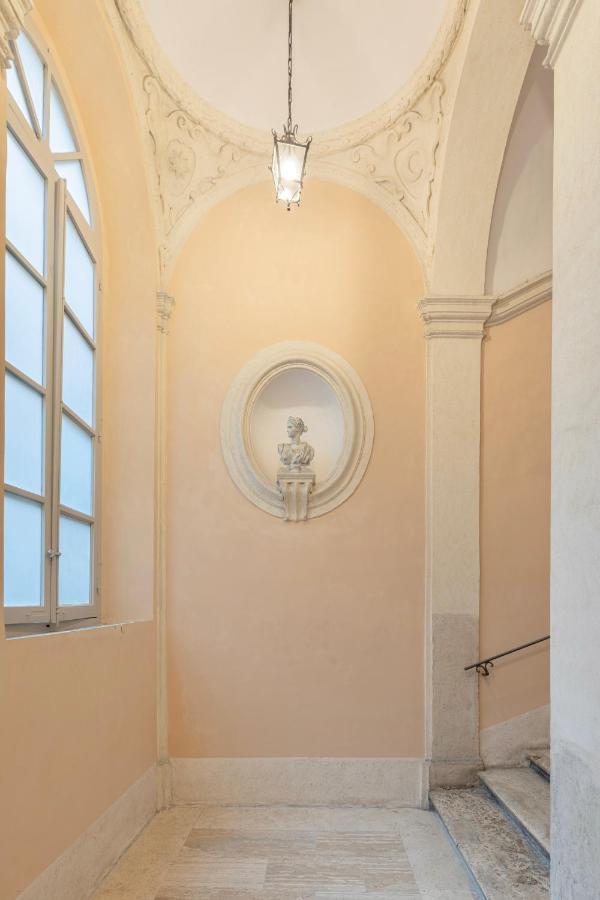 A World Aparts - 21 T. Argentina Rome Exterior photo